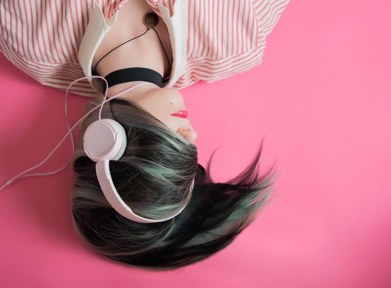 Was lautes Musikerlebnis per Kopfhörer im Ohr bewirkt